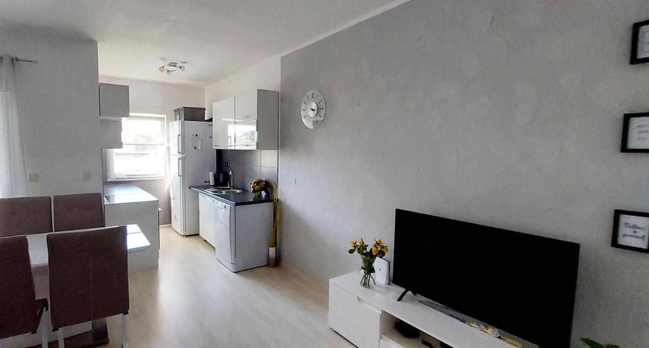 Apartman Near Fazana-500 From The Sea Buitenkant foto